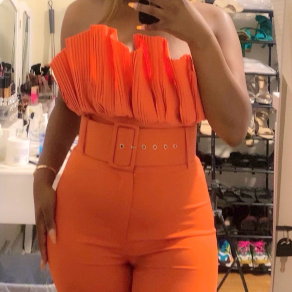 🧡🧡Orange ruffle crop top 🧡🧡